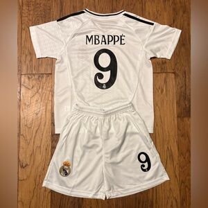 Kids Mbappé 9 Real Madrid White Soccer Jersey Set - 2 Piece Set Large XL